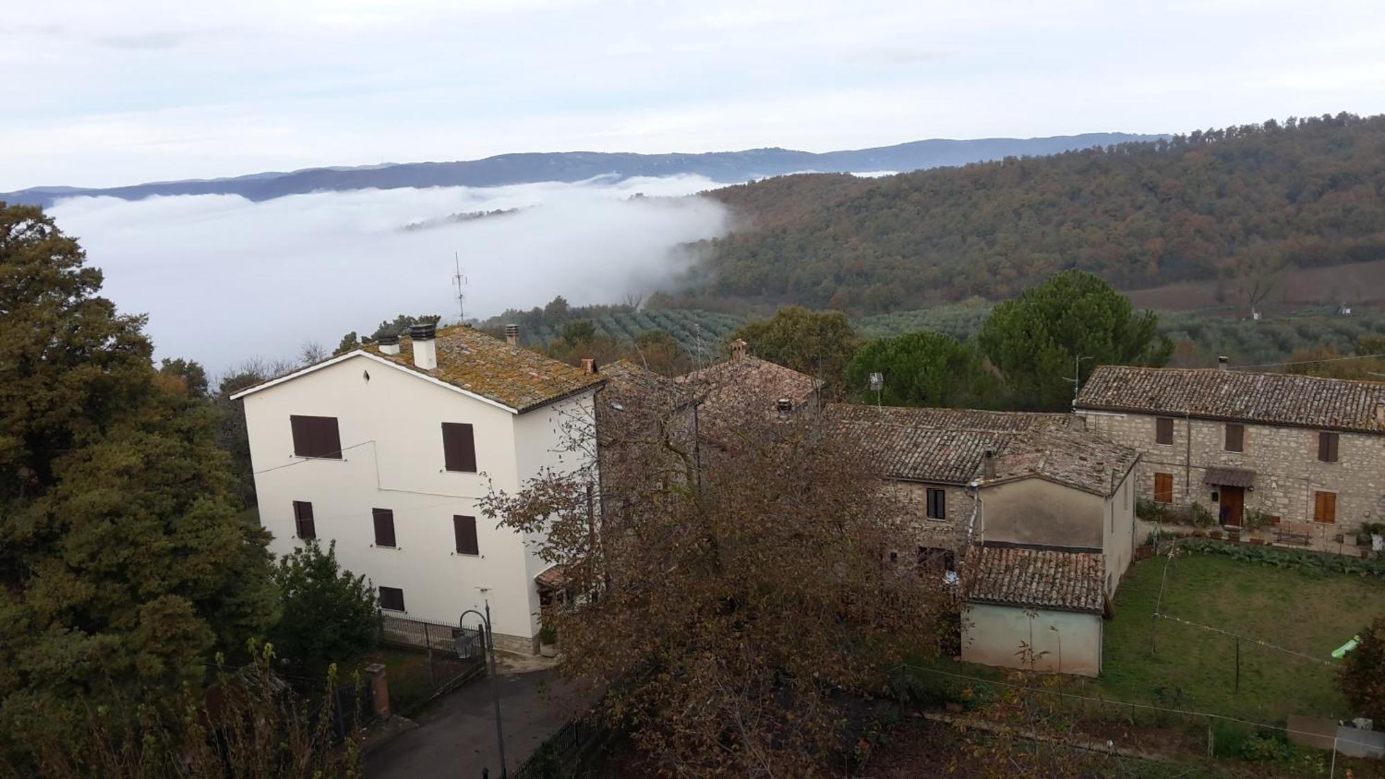 Castello Izzalini Todi Resort Exterior photo