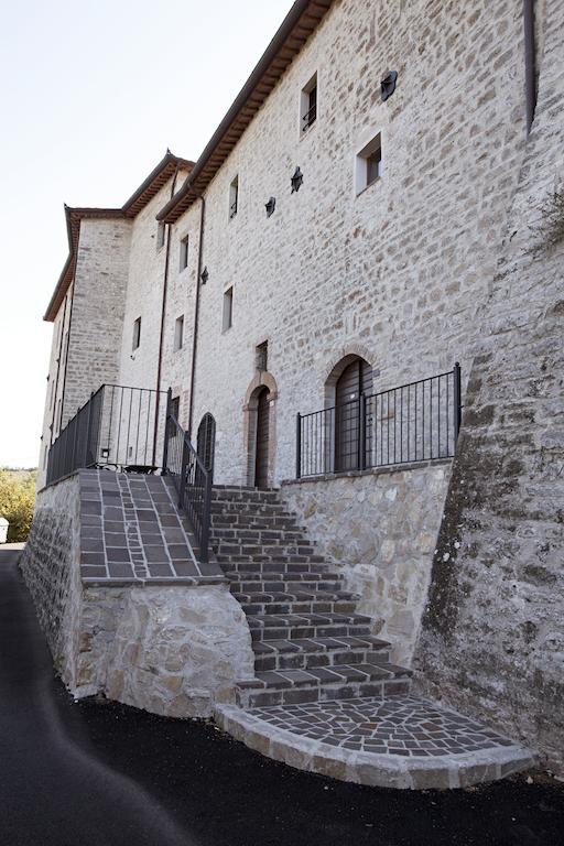 Castello Izzalini Todi Resort Exterior photo