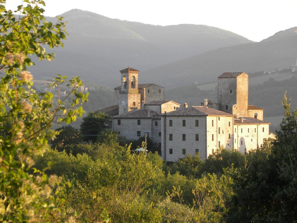 Castello Izzalini Todi Resort Exterior photo